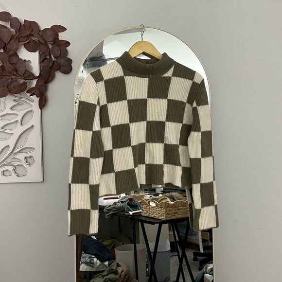 Checkered W. Cashmere Turtleneck Sweater Olive and Cream - Picture 7 of 7